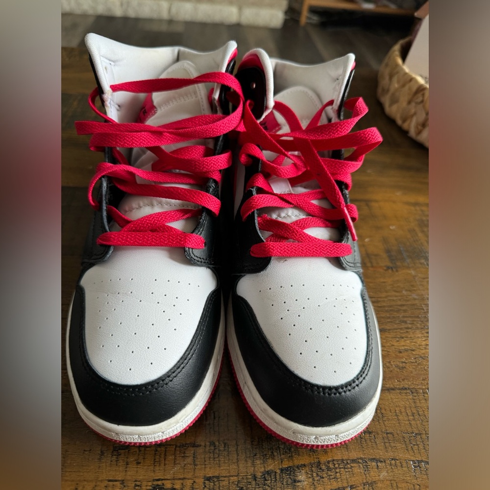 Jordan 1 Mid